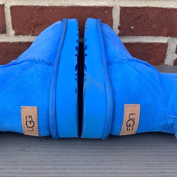 UGG Classic Mini Shearling Lined Boots - Picture 8 of 11